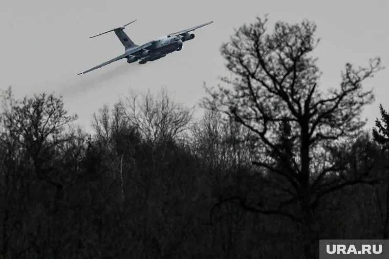 Из-за неисправности системы предупреждения столкновения с землей в Новом Уренгое вернулся самолет