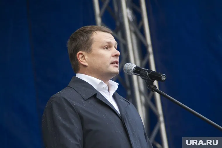 Дмитрий Жаромских наградил почетных граждан района