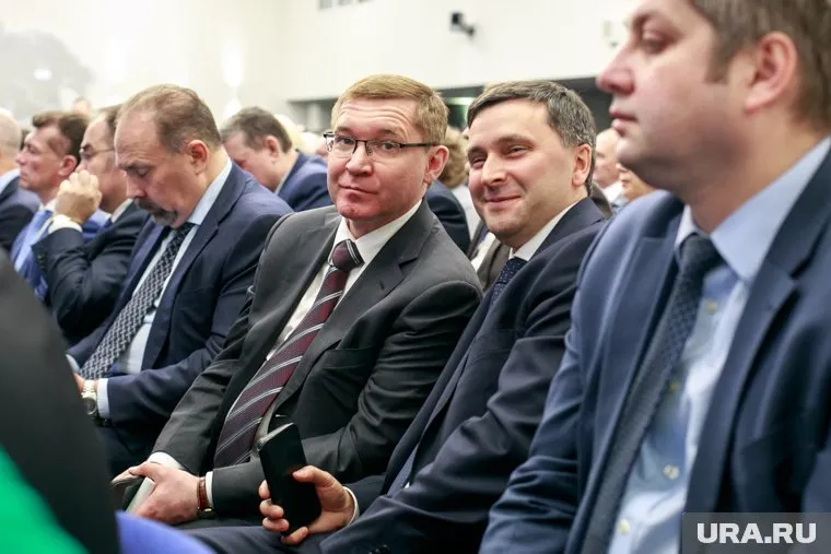 Жизнь большой Тюменской области без двух руководителей продолжается и на пятый день: все обсуждают объединение «матрешки»