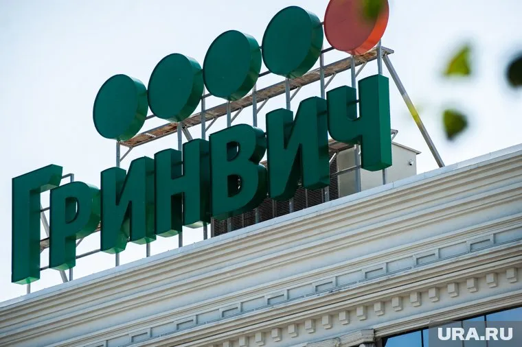 В ТЦ «Гринвич» ночью демонтировали рекламные вывески