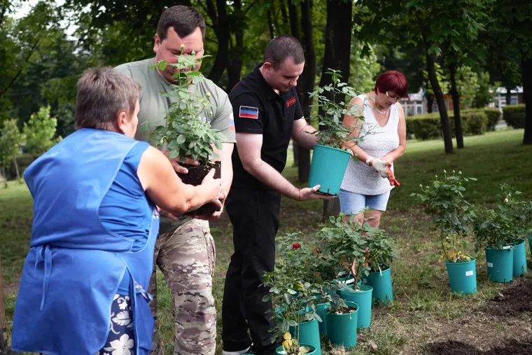 Акция «Донецку – миллион роз». Москва