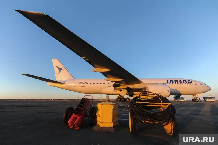 Россия договорилась с Ираном поставить 40 самолетов Sukhoi Superjet