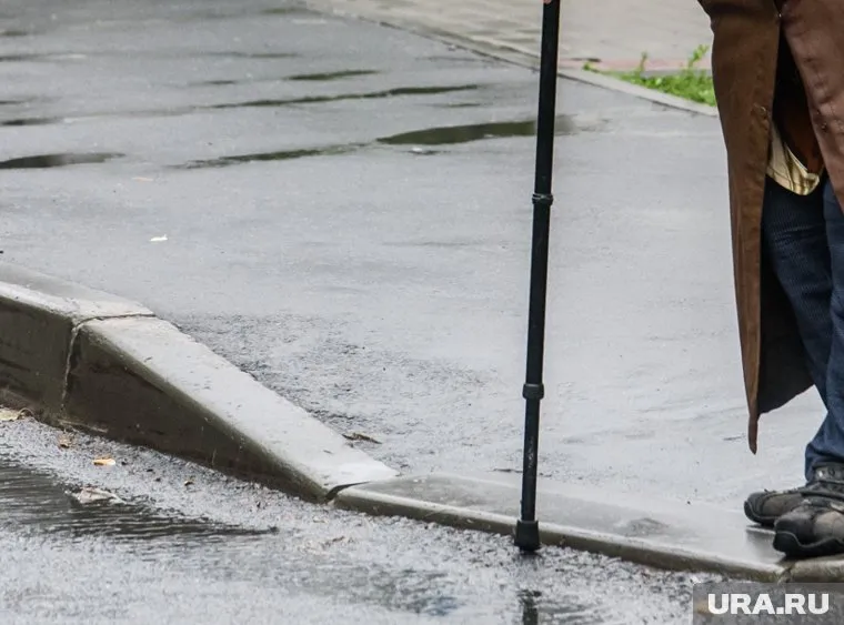 На экс-премьера Чехии напал пенсионер с костылем 1 сентября