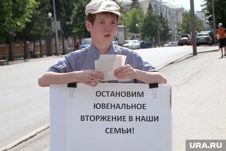 Жители Лебяжьевского района ополчились на органы опеки