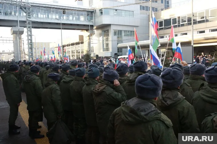 Неслуживших мужчин могут обучить по ускоренному курсу, сказал Виктор Соболев