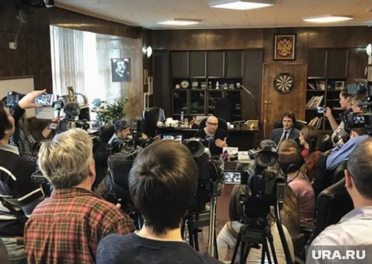 На пресс-конференцию в клинике Илизарова пришли десятки курганских журналистов