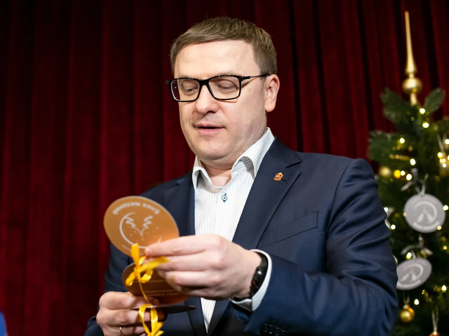 Челябинский губернатор Текслер купит подарки к Новому году за 11 миллионов: что будет в подарочном мешке. Фото