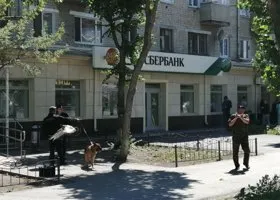 С заложниками из тюменского Сбербанка работают психологи