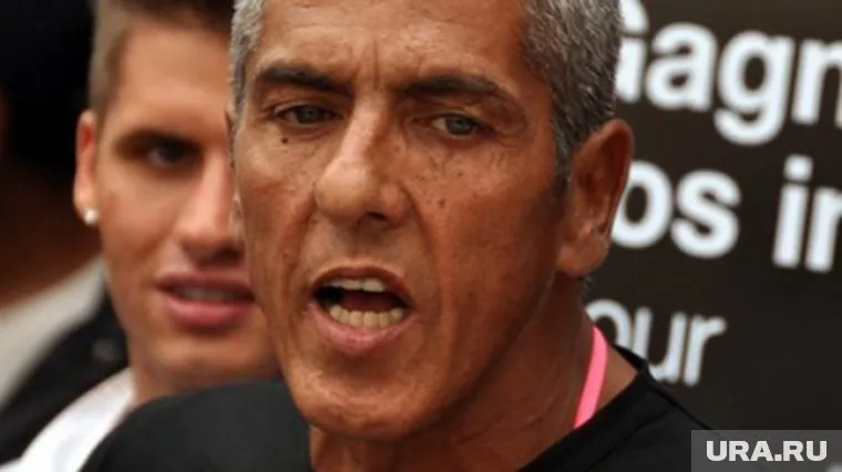 Сэми Насери женат уже 13 лет, но это не помешало ему горячо целовать российскую модель