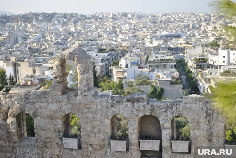 В Афинах российский студент, предположительно, покончил с собой 