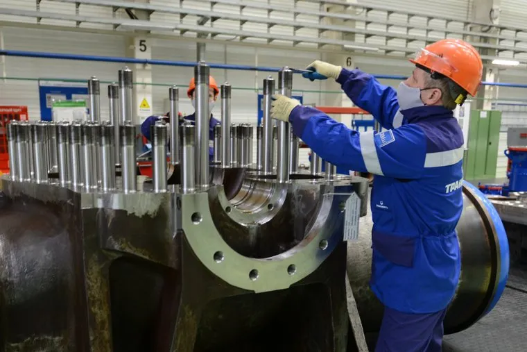 Визит полномочного представителя Президента Российской Федерации в Уральском федеральном округе Владимира Якушева на предприятия АО «Конар». Челябинск