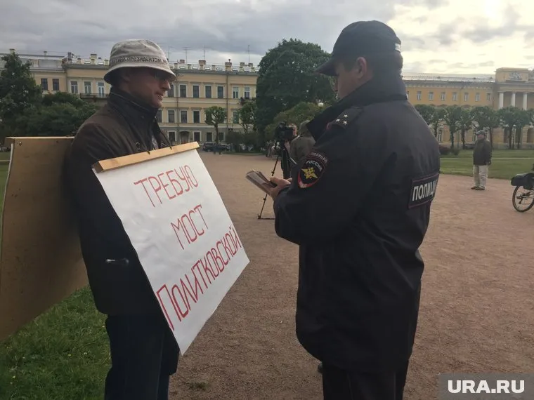 На народном сходе было много политических заявлений