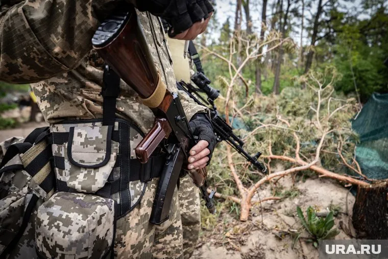 Украинские боевики покидают занятые позиции
