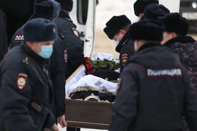Похороны погибшего полицейского Михалева Дениса в поселке Мишкино. Курган