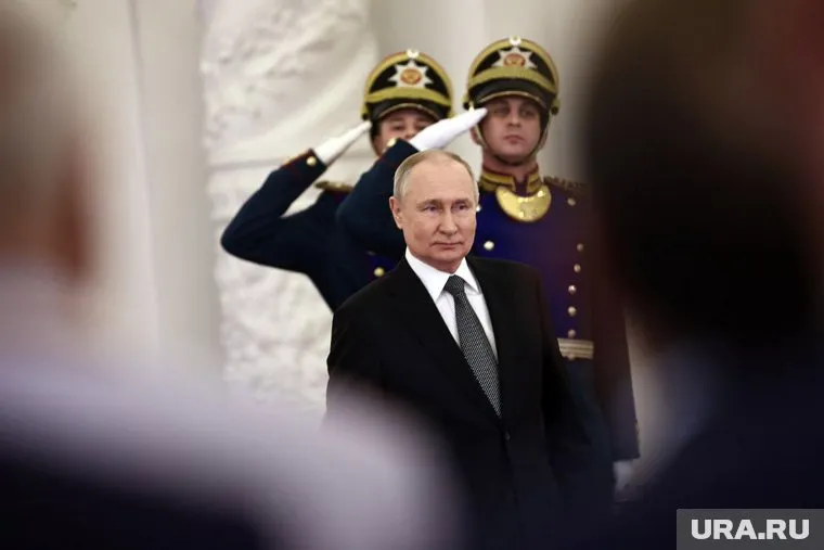 Путин объявил о решении идти на выборы 8 декабря