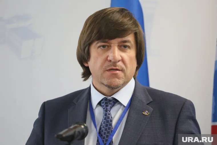 Глава продолжает кадровые перестановки