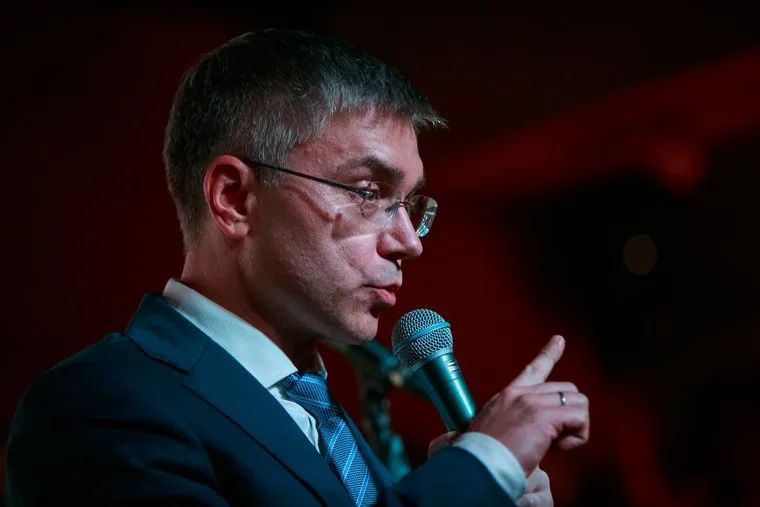 Дискуссионный клуб Дмитрия Гусева "WTF?-3", посвященный реновации в Москве в O`Donaghues пабе. Москва, ревенко евгений