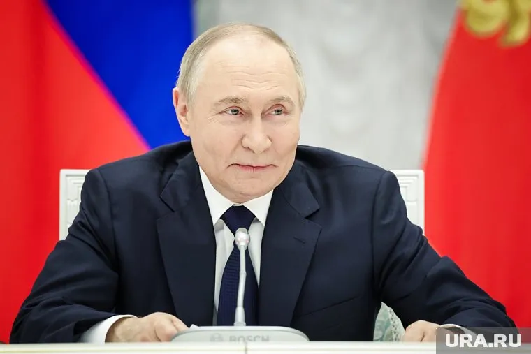 Путину вручили шеврон «Доблесть Хингана», названный в честь подвига армии СССР в годы Второй мировой войны