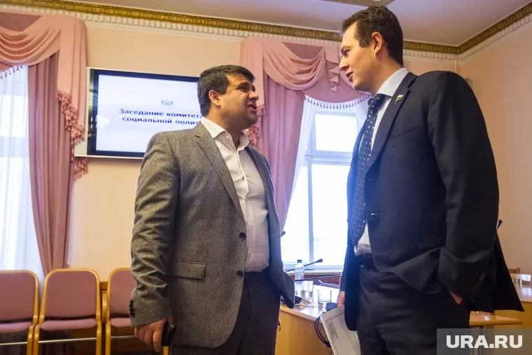 Коммунисты поддержали кандидатуру Владимира Пискайкина (слева) на пост вице-спикера Тюменской областной думы