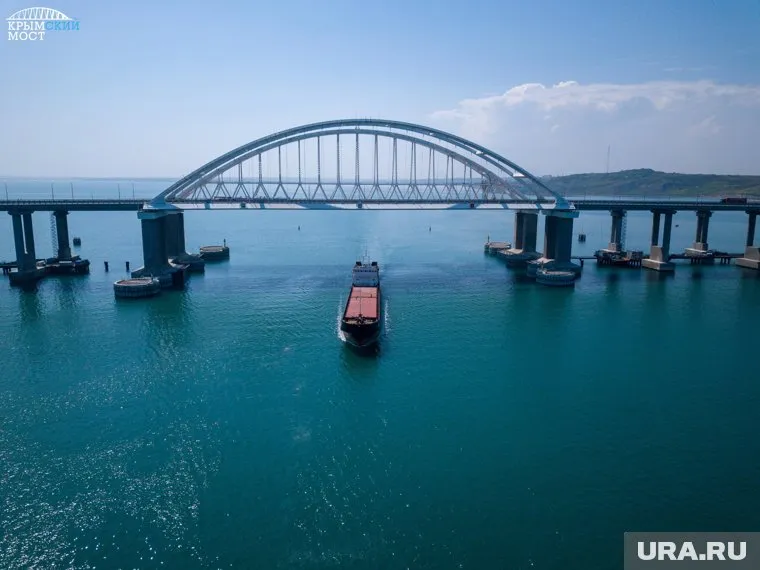 Строителей Крымского моста предложили внести в «черный список»