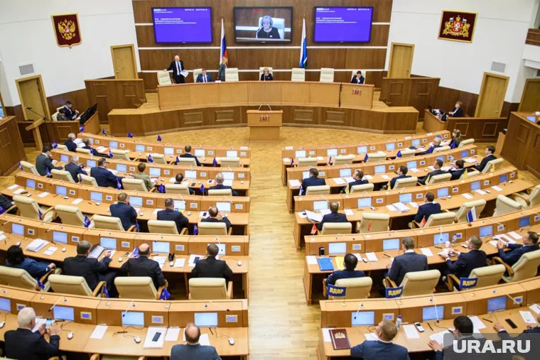 Свердловское заксобрание рассматривает законопроект о повсеместном введении QR-кодов