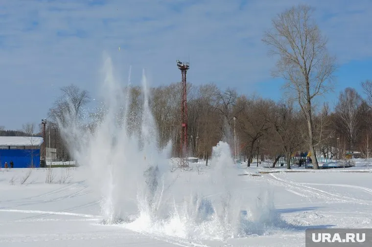 Взрывы продолжатся до момента, пока лед без преград не будет двигаться по течению (архивное фото)