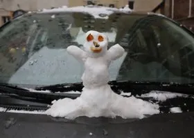 Челябинцы делятся снимками первого снега и лепят снеговиков
