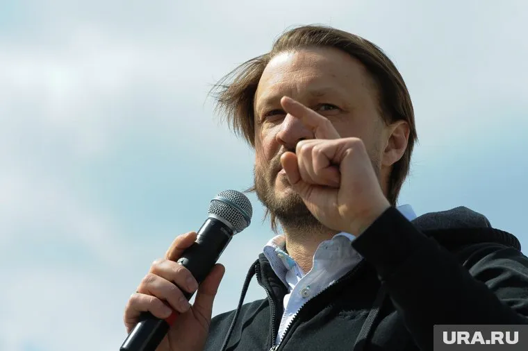 Николай Сандаков продвигал идею объединения всех протестующих организаций, и многие думали, что он хочет подчинить их себе. Но после сегодняшнего провала ясно, что тот же «СтопГОК» не примет Сандакова над собой