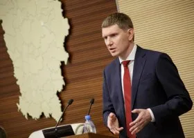 Губернатор Прикамья наградил парня, спасавшего людей во время ДТП с автобусом