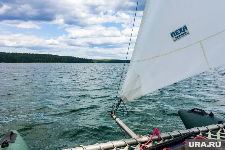 На соревнованиях по парусному спорту в Нижнем Тагиле перевернулись яхты