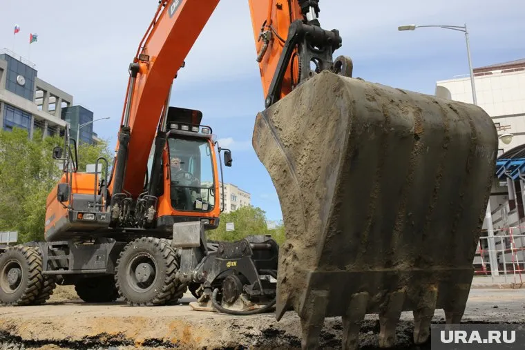 В Катайске при раскопках нашли надгробную плиту, датированную 1901 годом