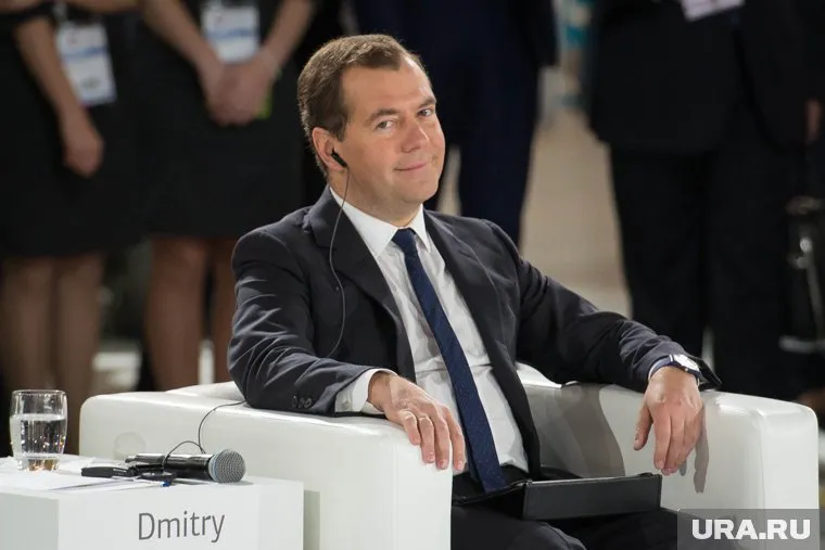 Медведев в основном рассматривает на позицию своего пресс-секретаря мужчин