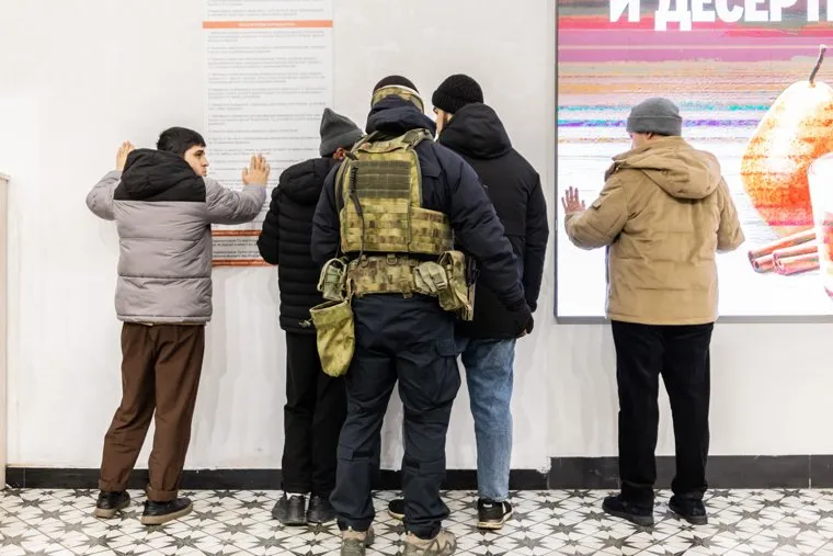 Рейд по мигрантам в ТРЦ «Гринвич». Екатеринбург