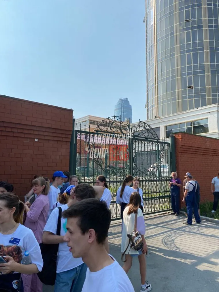 В Екатеринбурге эвакуируют посетителей зоопарка из-за сообщения о минировании