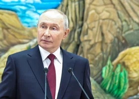 Путин пошутил, что ходить налево для мужчины — это нормально