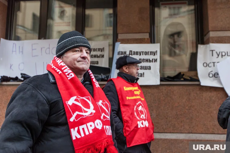 КПРФ выступает против клининговых компаний в школах ЯНАО
