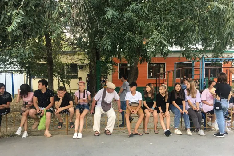 Обстановка у дома Судостроителей 40, где проживает задержанный по подозрению в причастности к убийству Насти Муравьевой. Тюмень