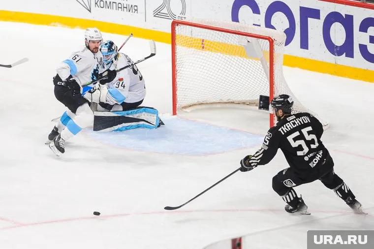 «Трактор» уверенно стартует в полуфинале