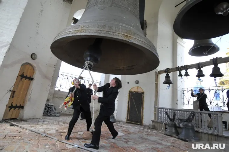 В Салехарде освятили колокола строящегося Преображенского собора