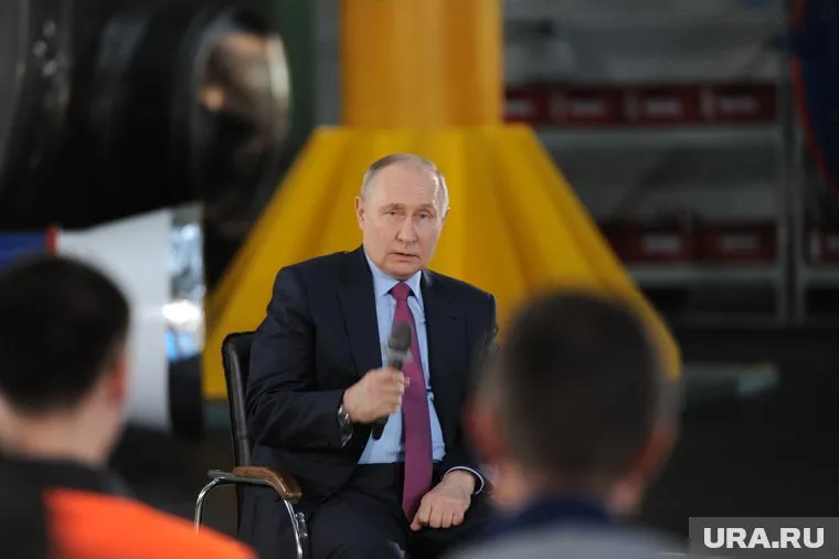 Владимир Путин встретился с рабочими «Станкомаш»
