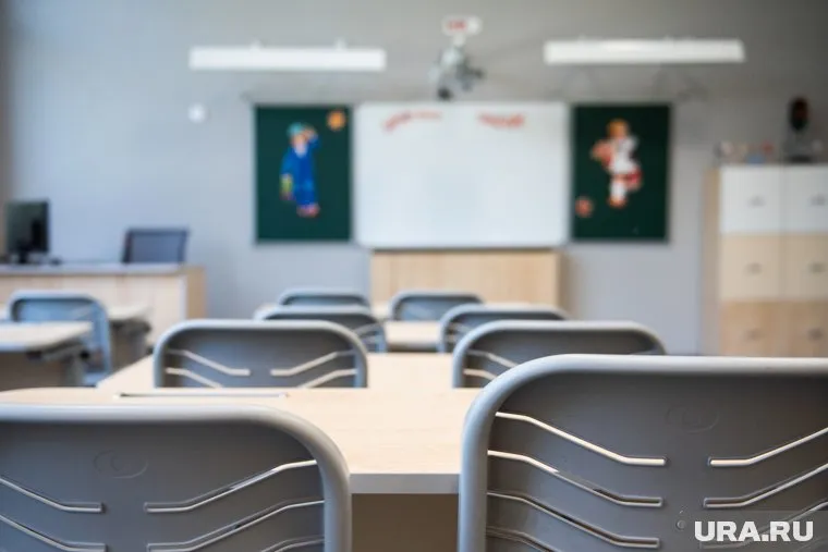 Директора школы в ЯНАО уволили за нарушение антикоррупционного законодательства