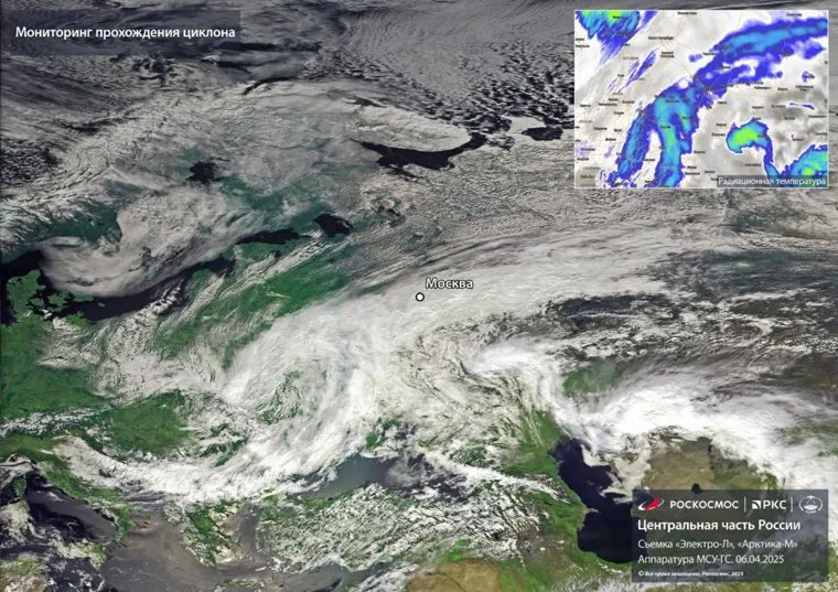 Снимок циклона со спутника