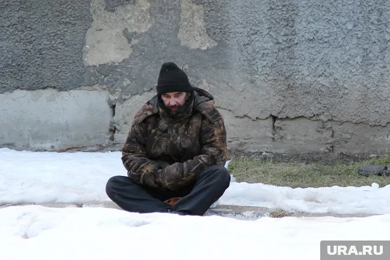 Бездомные больше месяца живут в торговом здании на улице Мира, 17А
