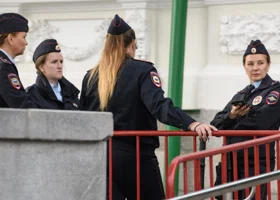 В огонь и в воду: полицейские ЯНАО в 2025 году спасли несколько жизней