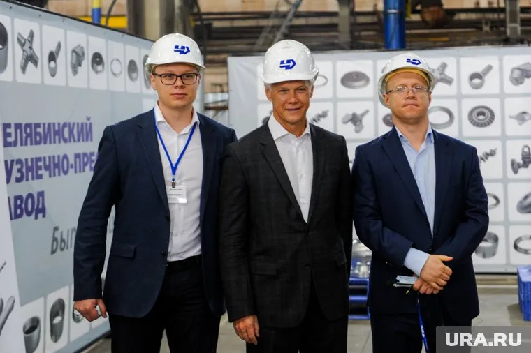 Завод семьи Валерия Гартунга (в центре) увеличил сумму чистой прибыль и дивидендов