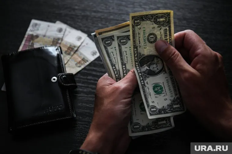 Жителям Тюмени предлагают привезти новый iPhone 15 Pro Max из Таиланда за 350 тысяч рублей