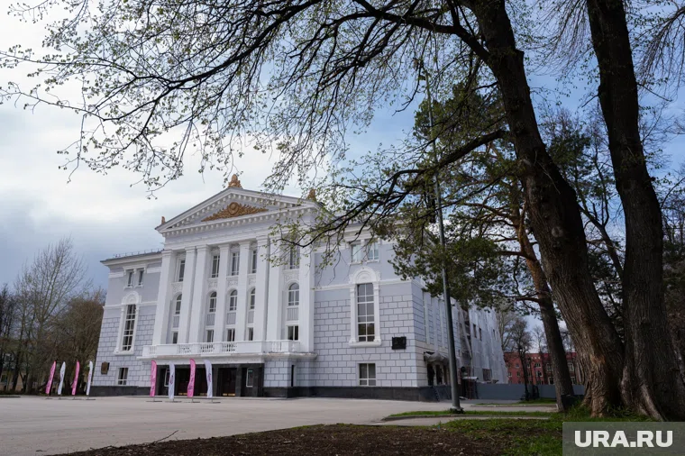 В фойе Пермского театра и балета нужно провести ремонт