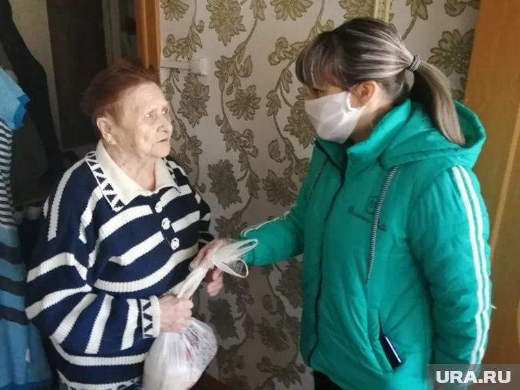 В ХМАО проживают порядка 110 тысяч одиноких стариков, которым требуется помощь