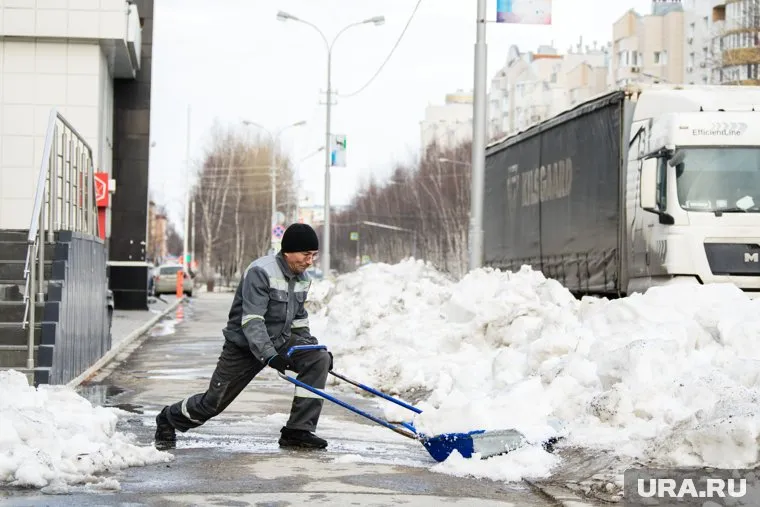 Жители Лангепаса недовольны уборкой снега