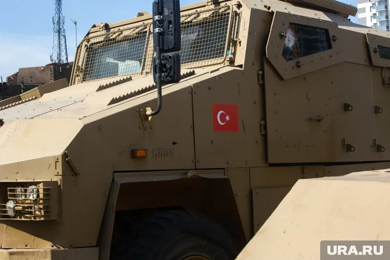 Российские военные сумели починить машину, и теперь она снова на ходу